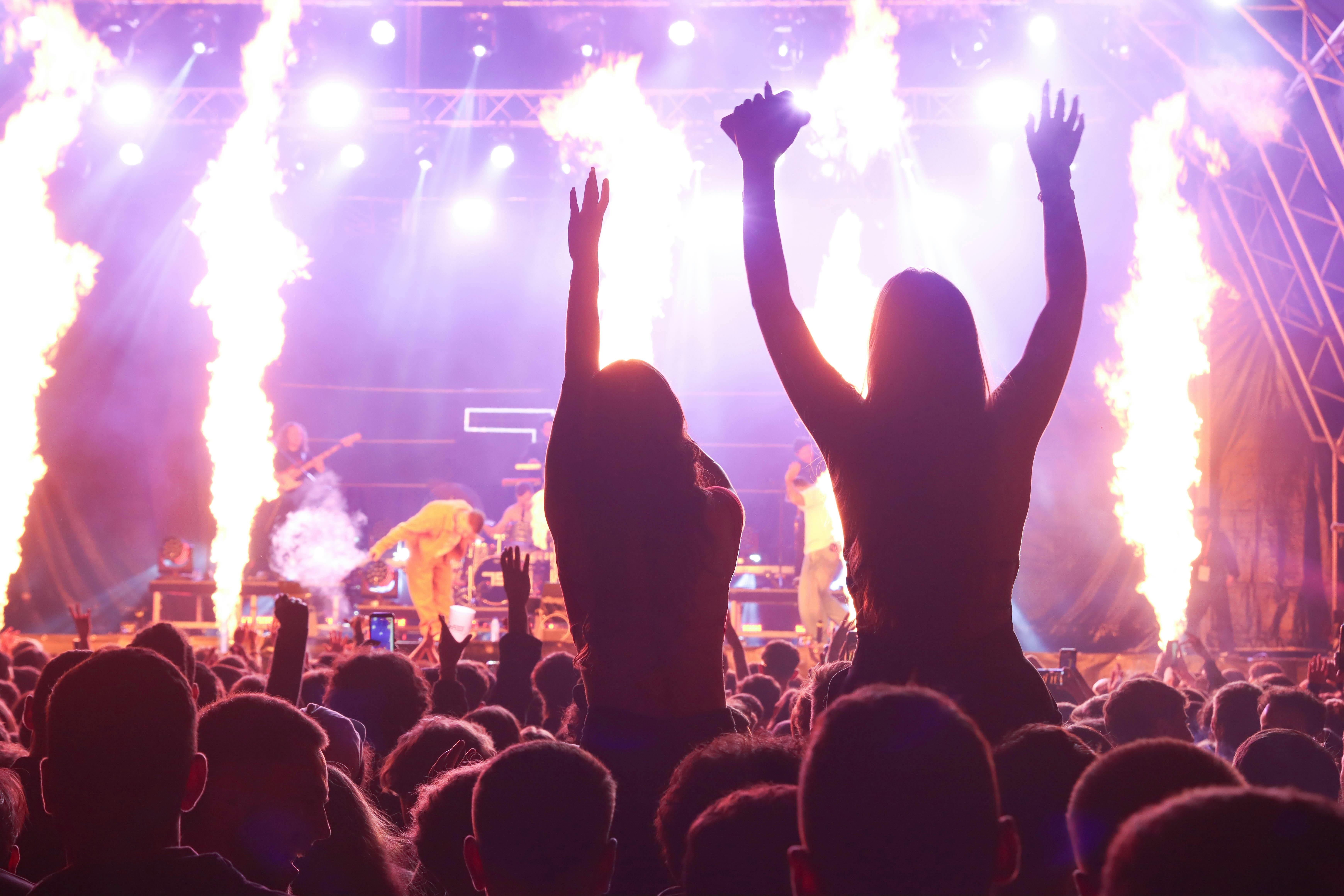 Pitching with clarity: the story-led structure that wins meetings and partnerships